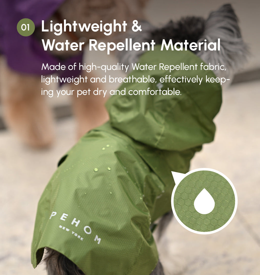 Le Capsule Raincoat in Green